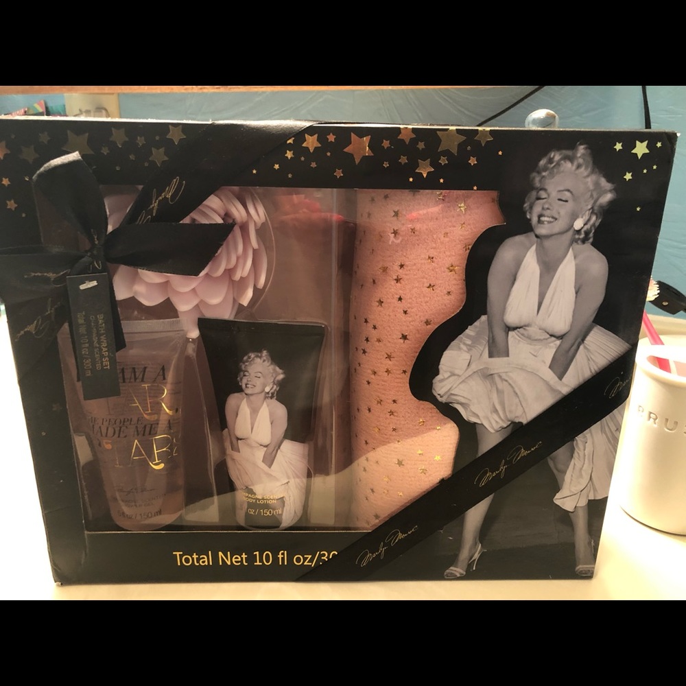 Marilyn Monroe bath set